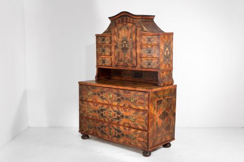 18TH CENTURY PAINTED CUPBOARD - ADDITIONAL PHOTO 1