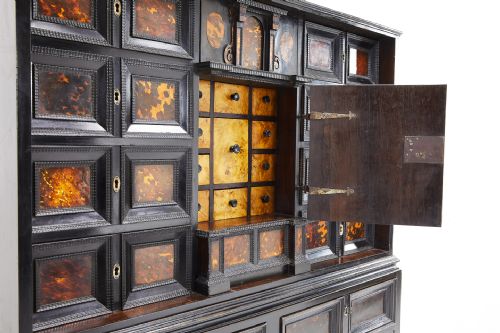 17TH CENTURY FLEMISH CABINET - ADDITIONAL PHOTO 4