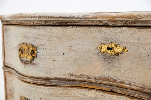 18TH CENTURY SERPENTINE COMMODE - ADDITIONAL PHOTO 4