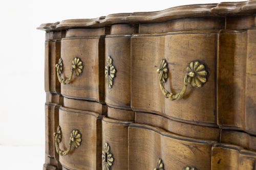 18TH CENTURY FRENCH WALNUT COMMODE - ADDITIONAL PHOTO 2