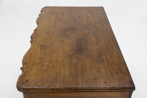 18TH CENTURY FRENCH WALNUT COMMODE - ADDITIONAL PHOTO 4