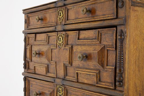 18TH CENTURY OAK CHEST OF DRAWERS - ADDITIONAL PHOTO 2