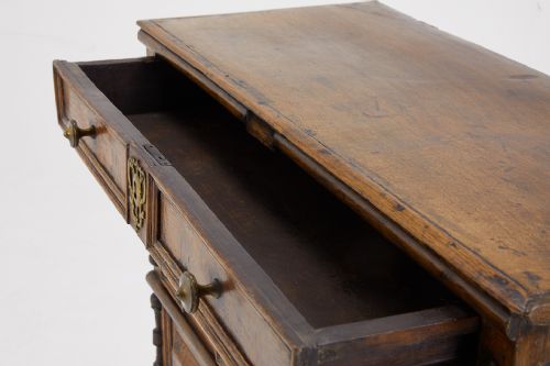 18TH CENTURY OAK CHEST OF DRAWERS - ADDITIONAL PHOTO 3