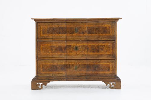 18th century italian commode - CATEGORY: ANTIQUE CHEST OF DRAWERS - DATED 18TH CENTURY