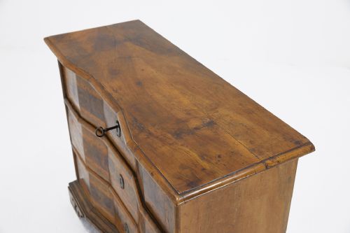 18TH CENTURY ITALIAN COMMODE - ADDITIONAL PHOTO 4