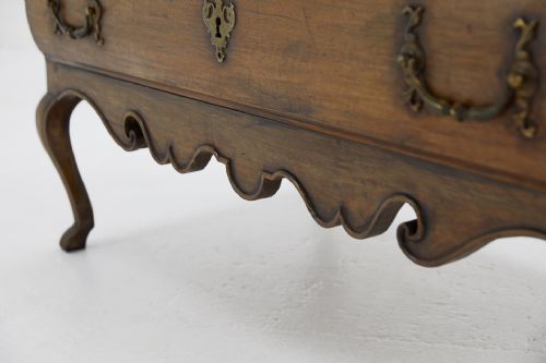 18TH CENTURY FRENCH WALNUT COMMODE - ADDITIONAL PHOTO 2