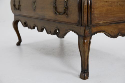 18TH CENTURY FRENCH WALNUT COMMODE - ADDITIONAL PHOTO 4