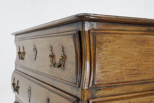 18TH CENTURY FRENCH WALNUT COMMODE - ADDITIONAL PHOTO 5