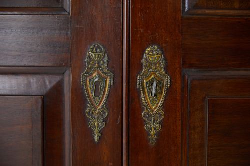 18TH CENTURY CHANNEL ISLAND CABINET - ADDITIONAL PHOTO 1