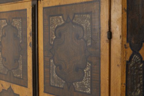 EARLY 18TH CENTURY AUSTRIAN PAINTED ARMOIRE - ADDITIONAL PHOTO 4
