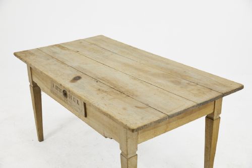 19TH CENTURY BLEACHED WALNUT TABLE - ADDITIONAL PHOTO 4