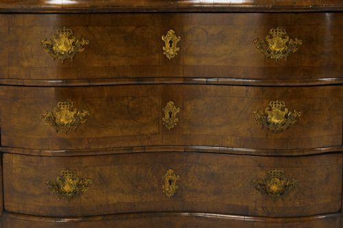 18TH CENTURY GERMAN DOUBLE DOME WALNUT BUREAU CABINET - ADDITIONAL PHOTO 3