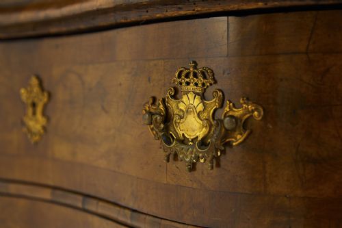 18TH CENTURY GERMAN DOUBLE DOME WALNUT BUREAU CABINET - ADDITIONAL PHOTO 6