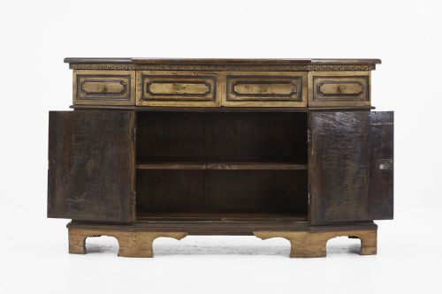18TH CENTURY ITALIAN WALNUT SIDEBOARD - ADDITIONAL PHOTO 1