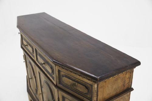 18TH CENTURY ITALIAN WALNUT SIDEBOARD - ADDITIONAL PHOTO 2