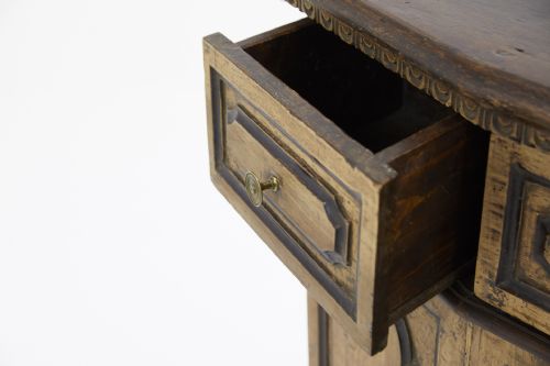 18TH CENTURY ITALIAN WALNUT SIDEBOARD - ADDITIONAL PHOTO 4