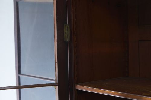 EARLY 19TH CENTURY ENGLISH MAHOGANY BREAKFRONT BOOKCASE - ADDITIONAL PHOTO 3