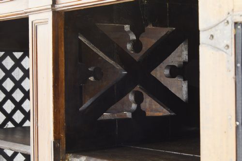 18TH CENTURY ITALIAN WALNUT CABINET WITH LATTICE WORK DOORS - ADDITIONAL PHOTO 1