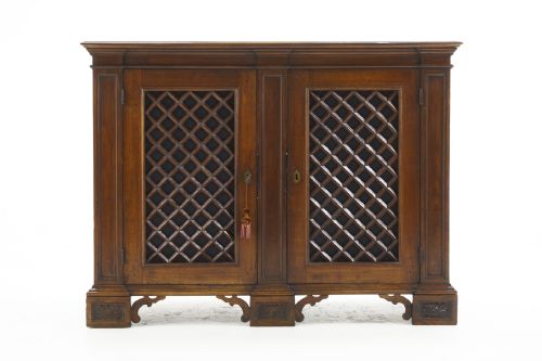 18TH CENTURY ITALIAN WALNUT CABINET WITH LATTICE WORK DOORS - ADDITIONAL PHOTO 3