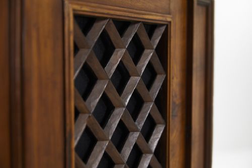 18TH CENTURY ITALIAN WALNUT CABINET WITH LATTICE WORK DOORS - ADDITIONAL PHOTO 7