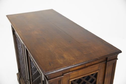 18TH CENTURY ITALIAN WALNUT CABINET WITH LATTICE WORK DOORS - ADDITIONAL PHOTO 8