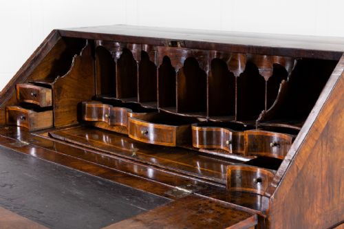 EARLY 18TH CENTURY QUEEN ANNE BUREAU - ADDITIONAL PHOTO 2