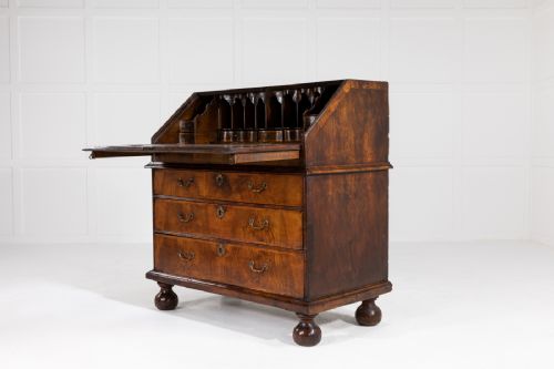 EARLY 18TH CENTURY QUEEN ANNE BUREAU - ADDITIONAL PHOTO 4