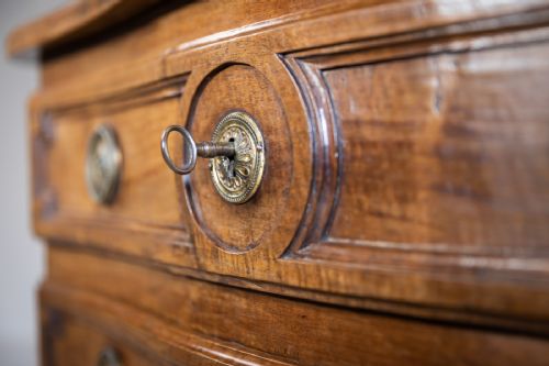 SMALL 18TH CENTURY FRENCH CHERRY COMMODE - ADDITIONAL PHOTO 4
