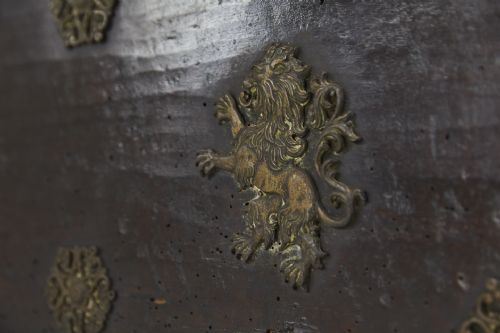 17TH CENTURY WALNUT SPANISH TRUNK - ADDITIONAL PHOTO 3