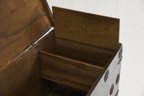 17TH CENTURY WALNUT SPANISH TRUNK - ADDITIONAL PHOTO 6
