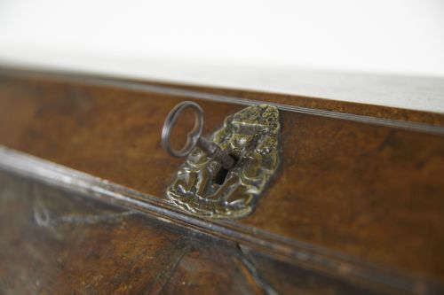 18TH CENTURY FRENCH WALNUT BUREAU WITH ORIGINAL METALWORK - ADDITIONAL PHOTO 5