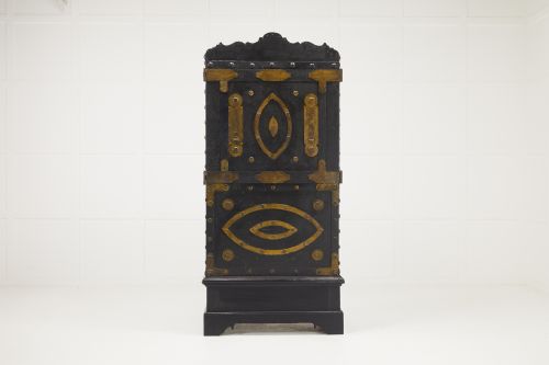 18TH CENTURY ITALIAN WROUGHT IRON STUDDED SAFE - ADDITIONAL PHOTO 1