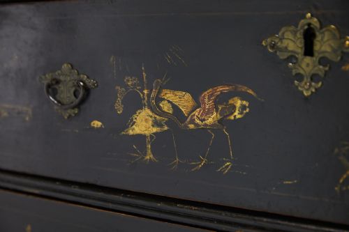 ENGLISH 17TH CENTURY WILLIAM AND MARY JAPANNED CHEST ON STAND - ADDITIONAL PHOTO 3