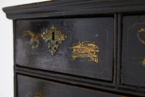 ENGLISH 17TH CENTURY WILLIAM AND MARY JAPANNED CHEST ON STAND - ADDITIONAL PHOTO 4