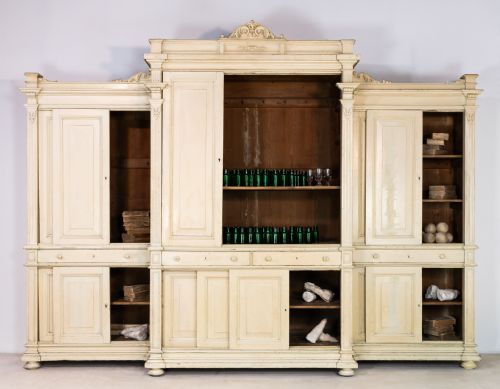 19TH CENTURY ITALIAN PAINTED PINE HOUSEKEEPERS CUPBOARD - ADDITIONAL PHOTO 1