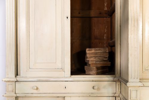 19TH CENTURY ITALIAN PAINTED PINE HOUSEKEEPERS CUPBOARD - ADDITIONAL PHOTO 4