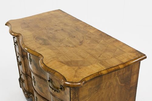 18TH CENTURY INLAID WALNUT COMMODE - ADDITIONAL PHOTO 2