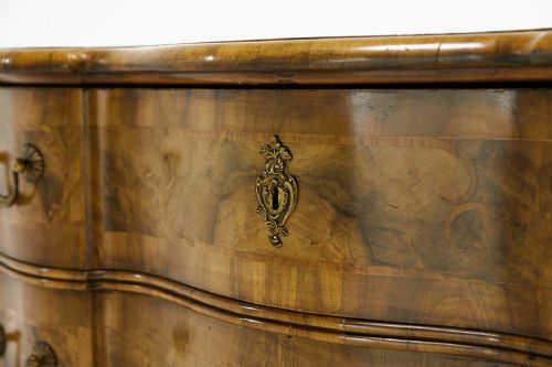 18TH CENTURY INLAID WALNUT COMMODE - ADDITIONAL PHOTO 3