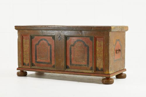 18th century painted pine trunk - CATEGORY: ANTIQUE CHESTS - DATED 18TH CENTURY