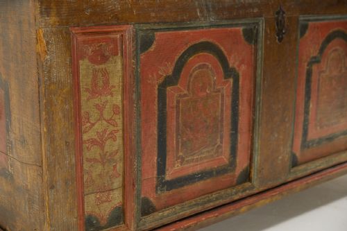 18TH CENTURY PAINTED PINE TRUNK - ADDITIONAL PHOTO 2
