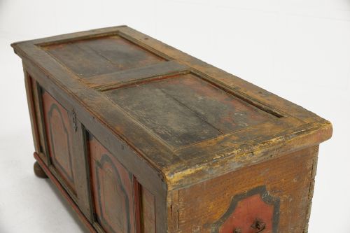 18TH CENTURY PAINTED PINE TRUNK - ADDITIONAL PHOTO 3