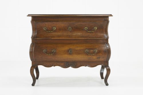18TH CENTURY FRENCH WALNUT BOMBE COMMODE - ADDITIONAL PHOTO 1