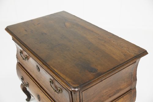 18TH CENTURY FRENCH WALNUT BOMBE COMMODE - ADDITIONAL PHOTO 3