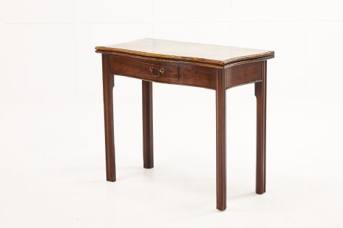 18th century english tea table - CATEGORY: ANTIQUE TABLES - DATED 18TH CENTURY