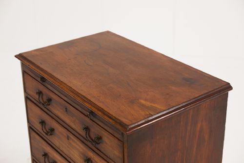 ENGLISH MAHOGANY 18TH CENTURY CHEST OF DRAWERS - ADDITIONAL PHOTO 1