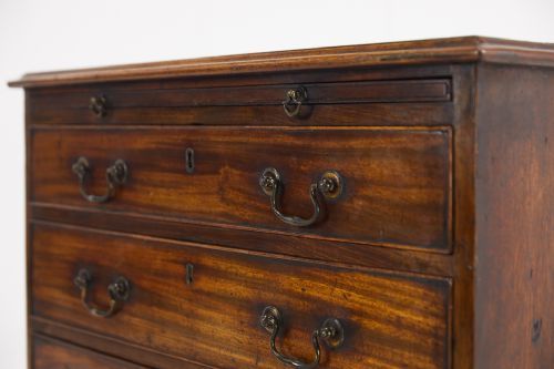 ENGLISH MAHOGANY 18TH CENTURY CHEST OF DRAWERS - ADDITIONAL PHOTO 3