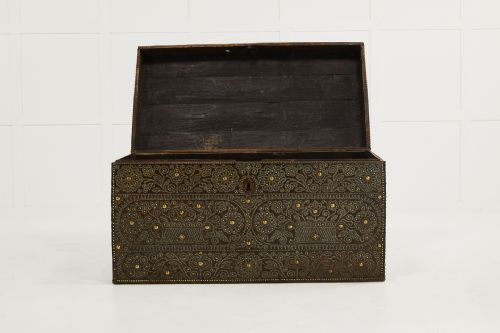 LATE 17TH CENTURY FRENCH BRASS AND LEATHER TRAVELLING CHEST - ADDITIONAL PHOTO 2