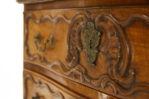 EARLY 18TH CENTURY LOUIS XV TWO DRAWER COMMODE - ADDITIONAL PHOTO 2