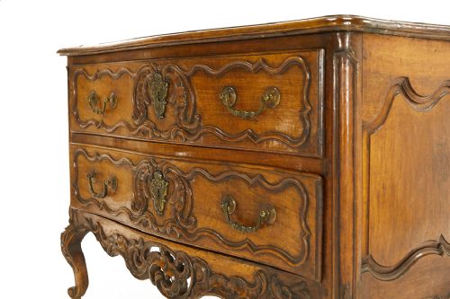 EARLY 18TH CENTURY LOUIS XV TWO DRAWER COMMODE - ADDITIONAL PHOTO 3