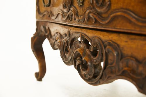 EARLY 18TH CENTURY LOUIS XV TWO DRAWER COMMODE - ADDITIONAL PHOTO 4
